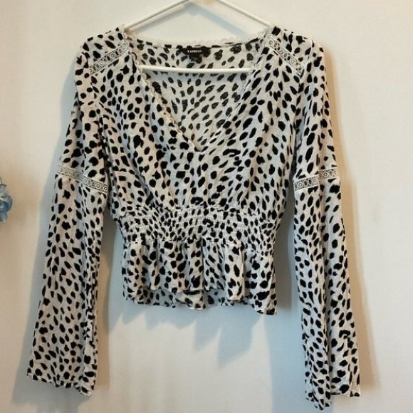 EXPRESS Plunging  V-Neck Animal Print Top - Picture 3 of 8